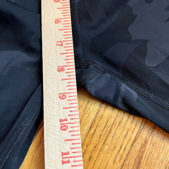 Lululemon Leggings Womens 4 Fast Free Crop II Cut Off Camo Multi Grey - Picture 6 of 8